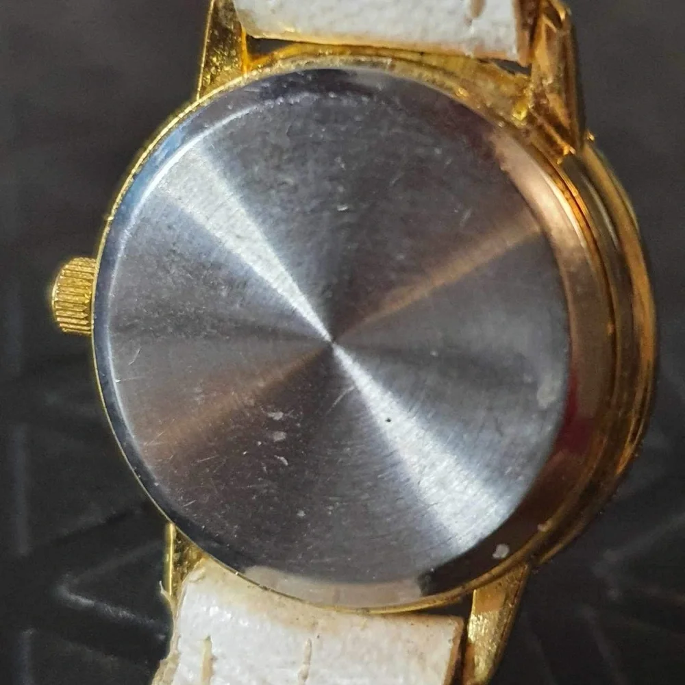 🦋10/$20🦋 Goldtone Colorful Hot Air Balloon Print Leather Women's Watch